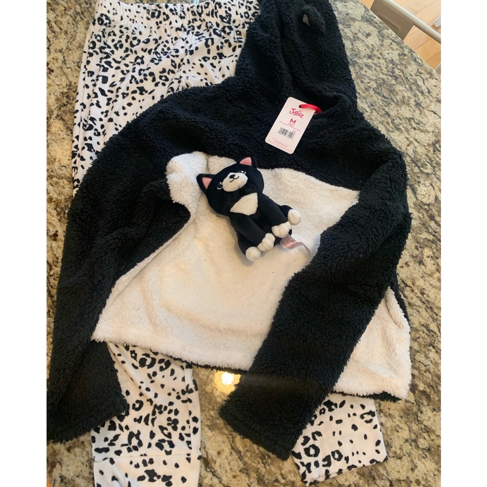 NWT pajamas set